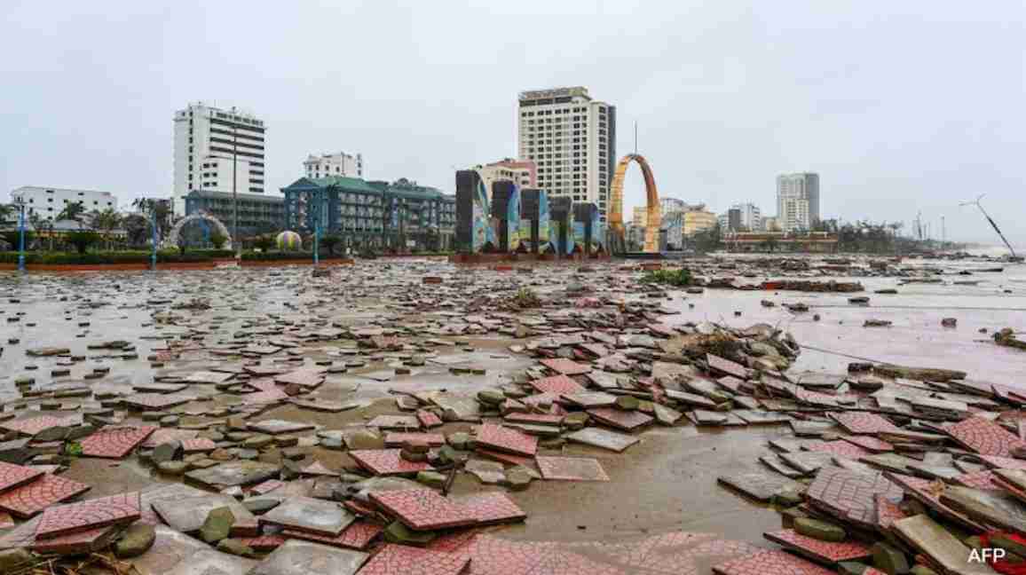 8 Dead, 17 Missing as Typhoon Bualoi Devastates Vietnam’s Coast