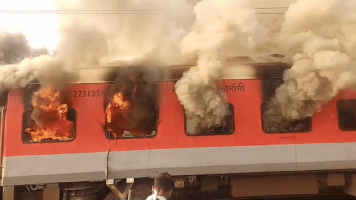 Fire Breaks Out in Amritsar–Saharsa Garib Rath Express at Sirhind, No Casualties Reported