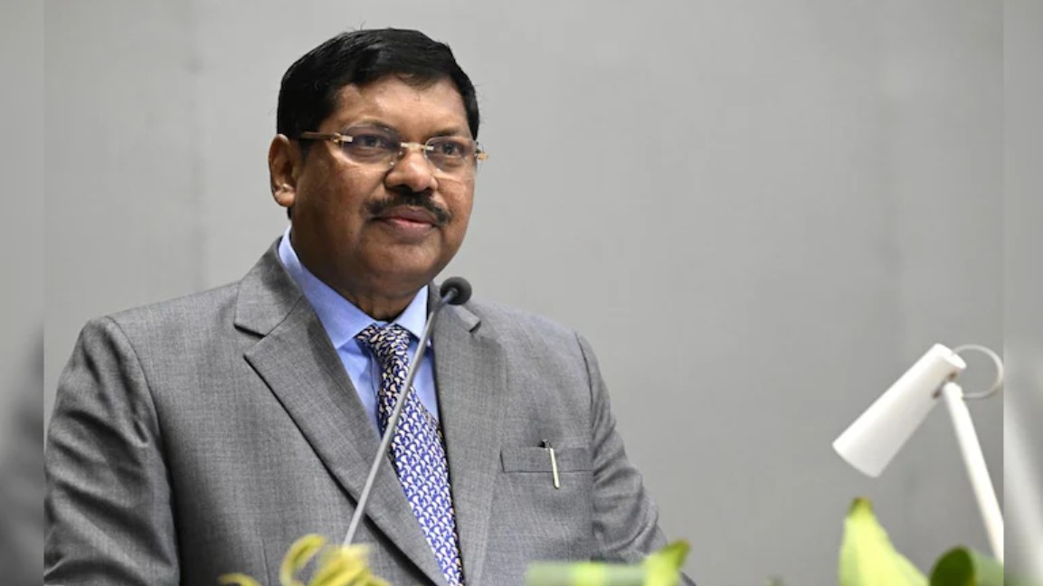 Shoe Thrown at CJI BR Gavai in Supreme Court — He Responds Calmly: “Won’t Affect Me”