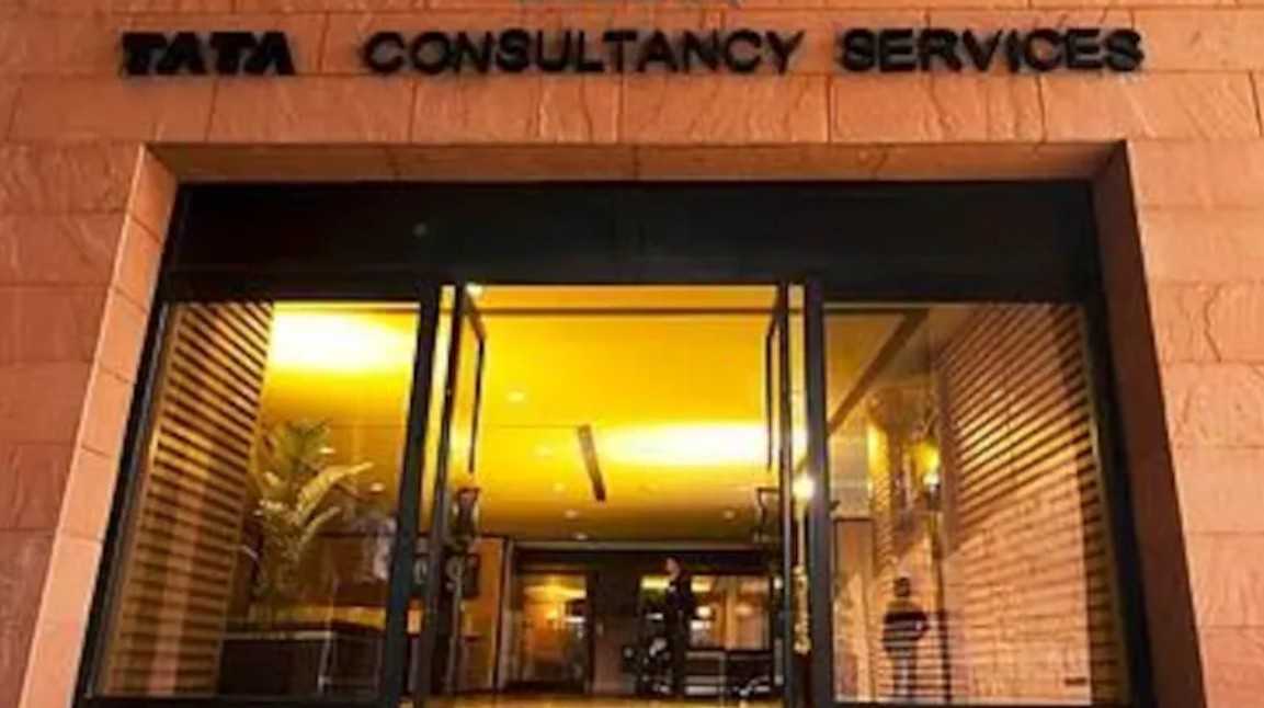 TCS and Indian Tech Firms Face Investor Pressure After Trump’s H-1B Visa Fee Hike