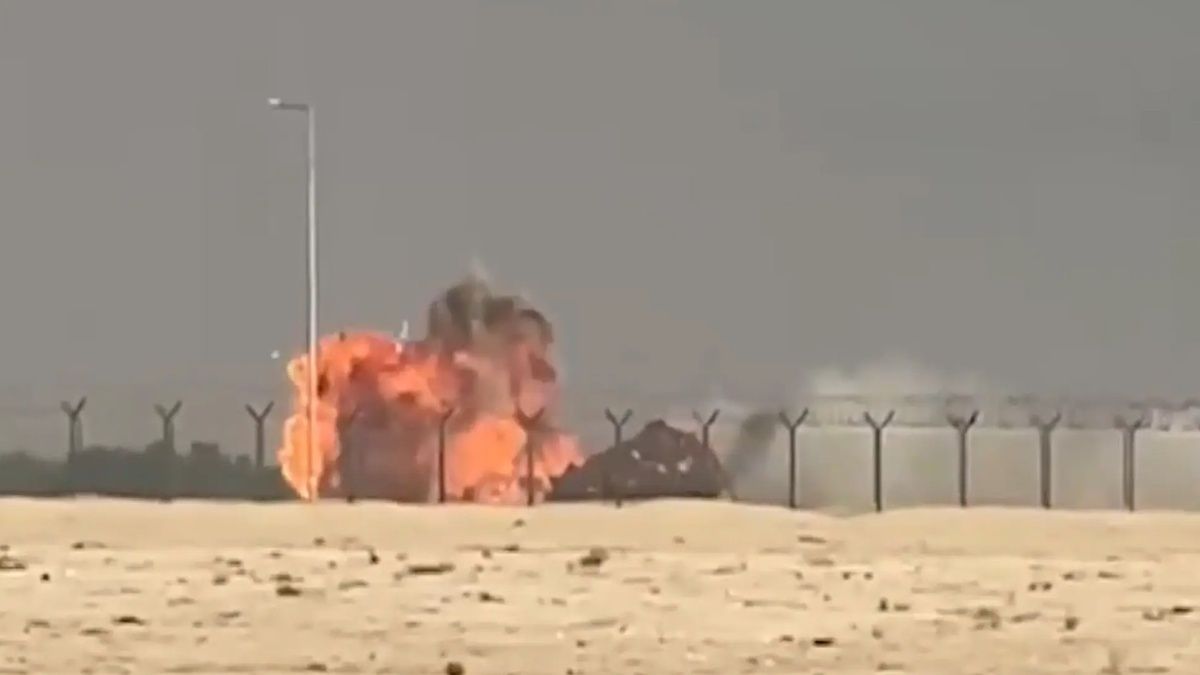 Pilot Killed as Indian Tejas Fighter Jet Crashes in Ball of Fire at Dubai Air Show